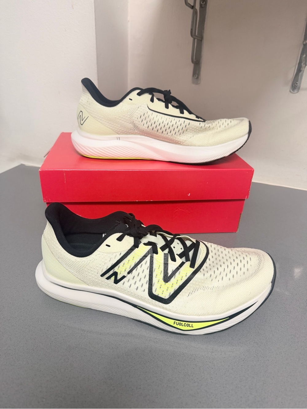 New Balance Fuelcell Rebel v3 Men's Running Shoes low top comfortable size 12